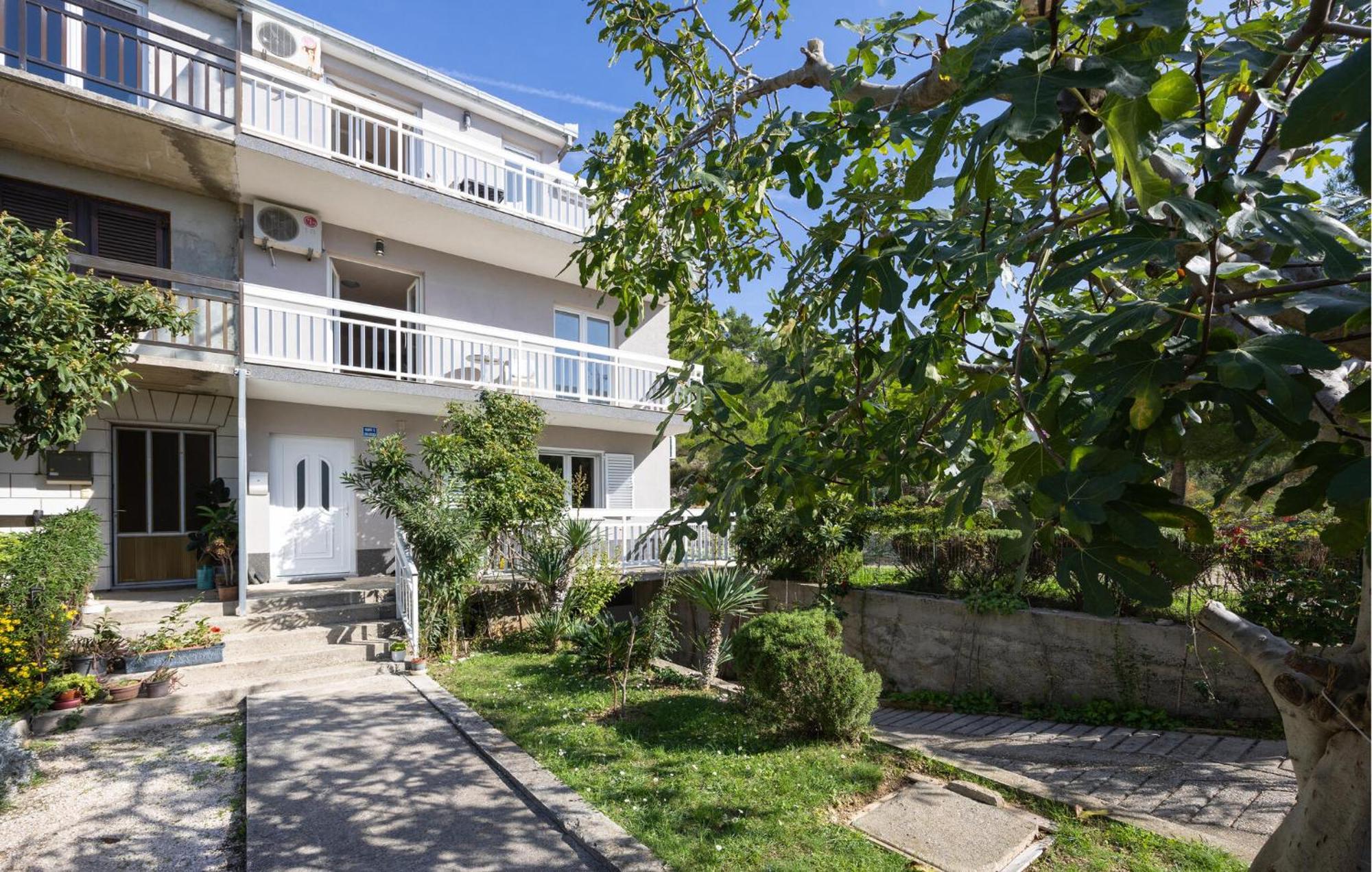1 Bedroom Awesome Apartment In Lokva Rogoznica Luaran gambar